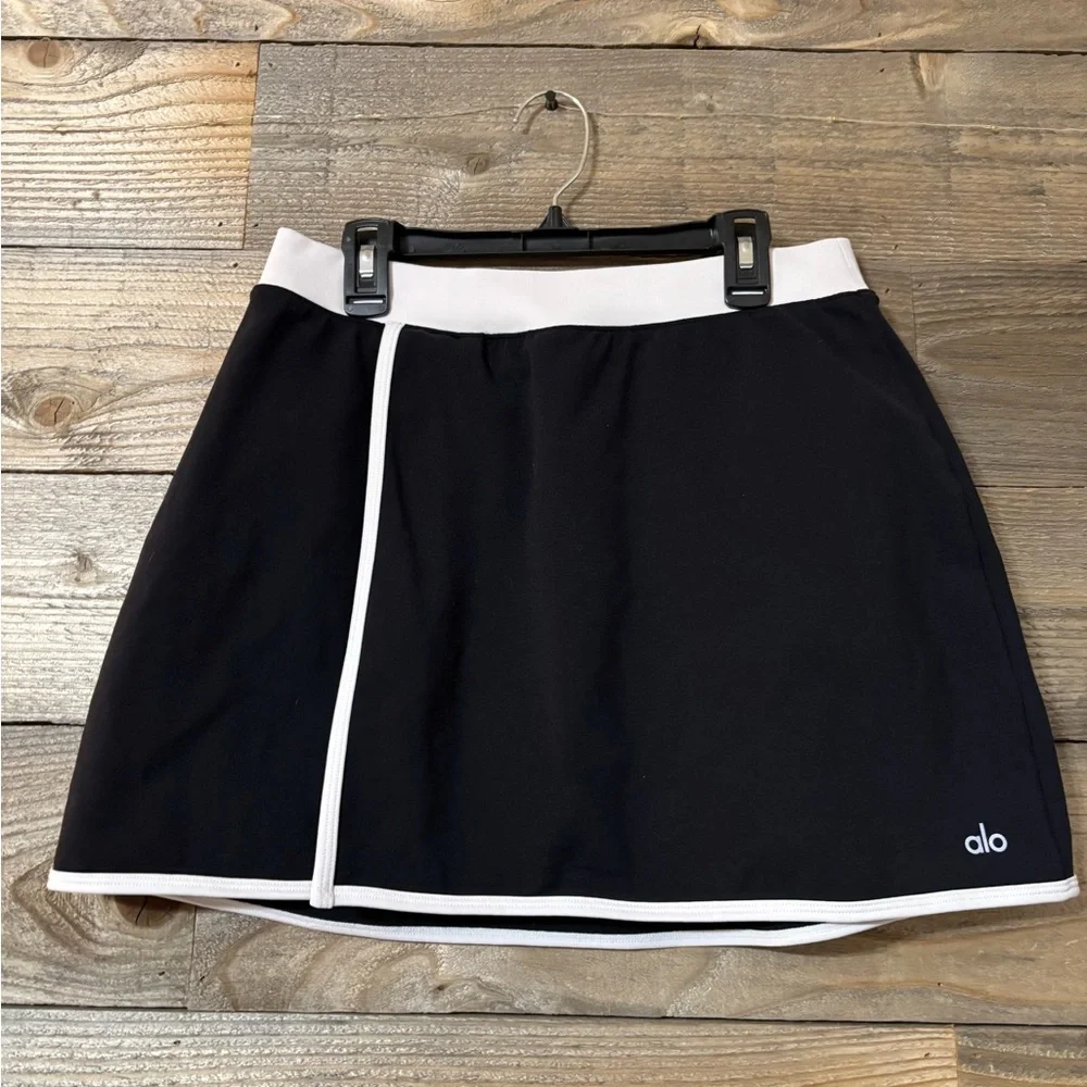 ALO Yoga Black Skirt with White Trim